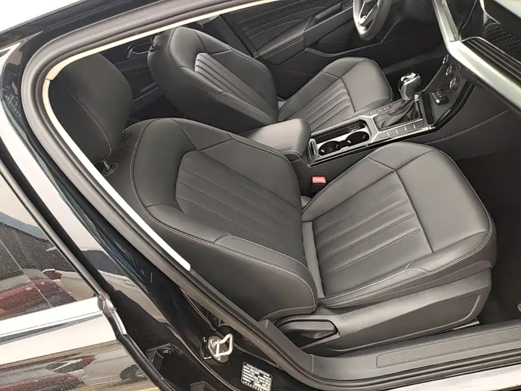 Volkswagen Passat — фото 25