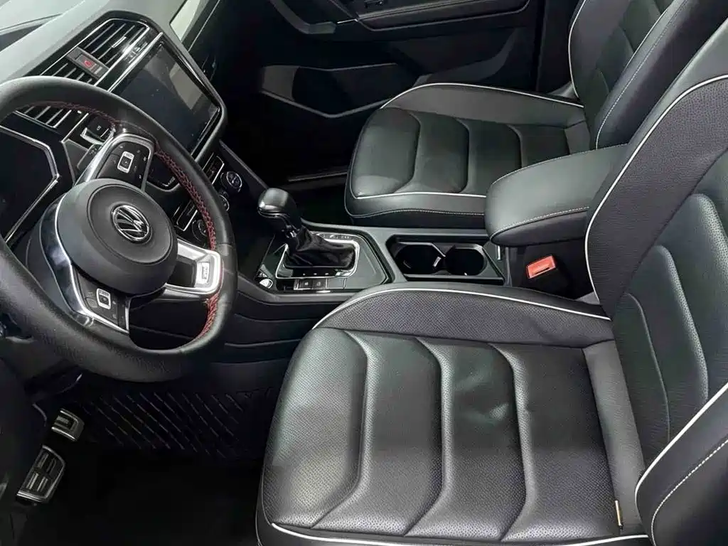 Volkswagen Tiguan L — фото 15