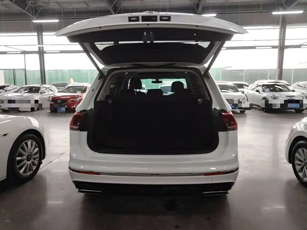 Volkswagen Tiguan L — фото 19