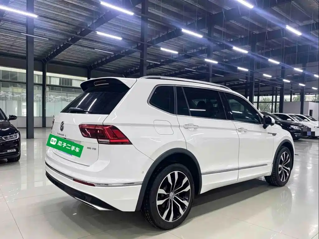 Volkswagen Tiguan L — фото 7