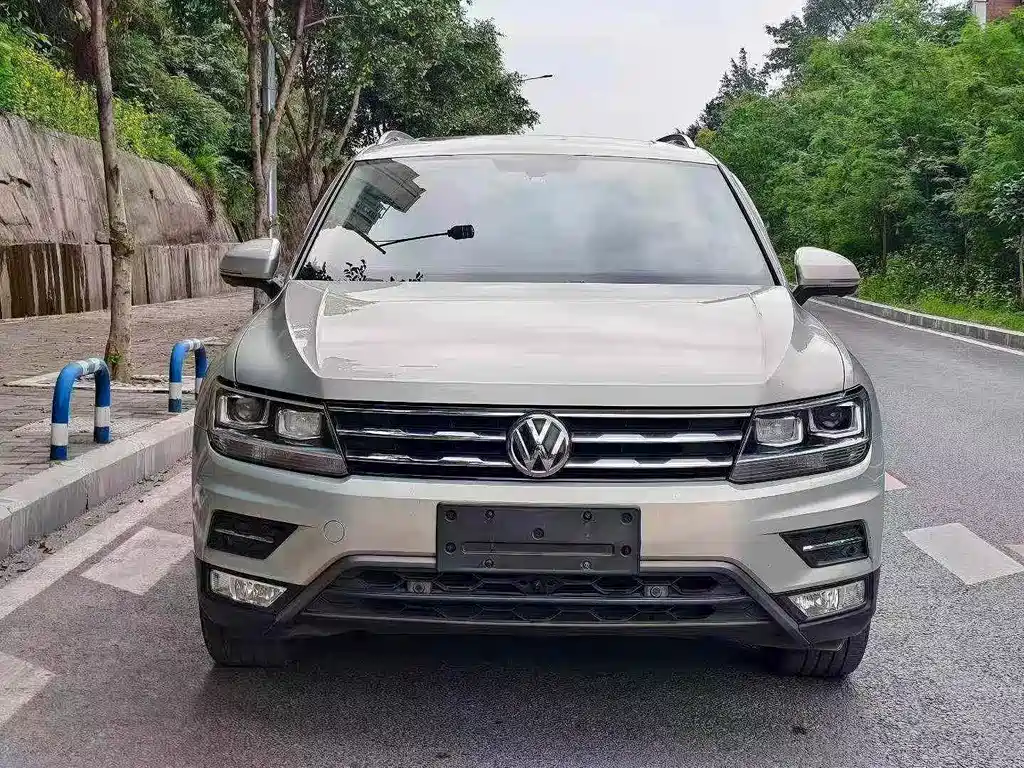 Volkswagen Tiguan L — фото 2