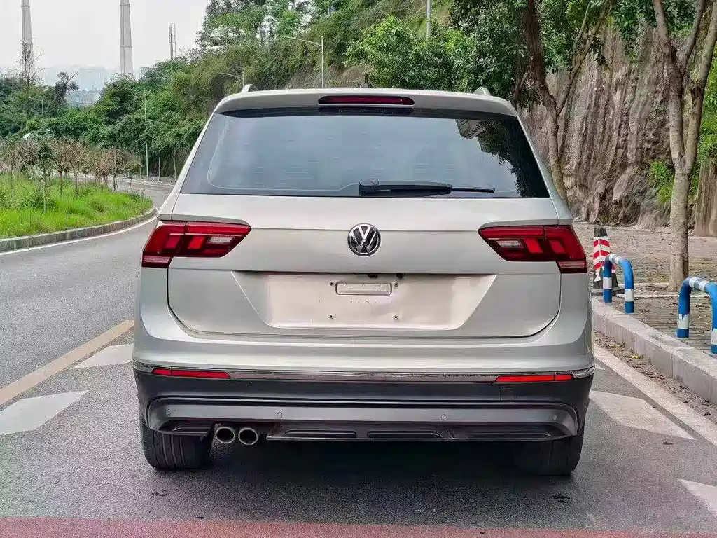 Volkswagen Tiguan L — фото 5
