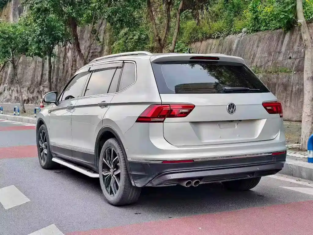 Volkswagen Tiguan L — фото 6