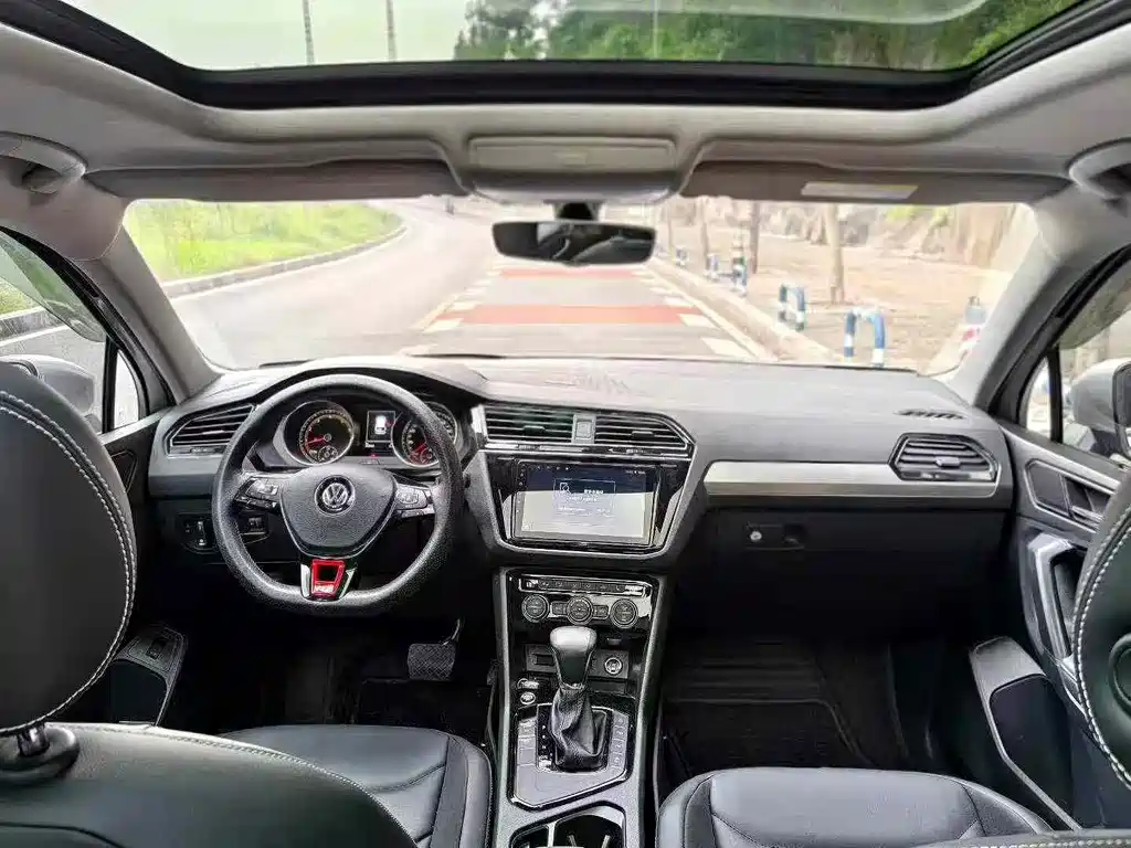 Volkswagen Tiguan L — фото 8