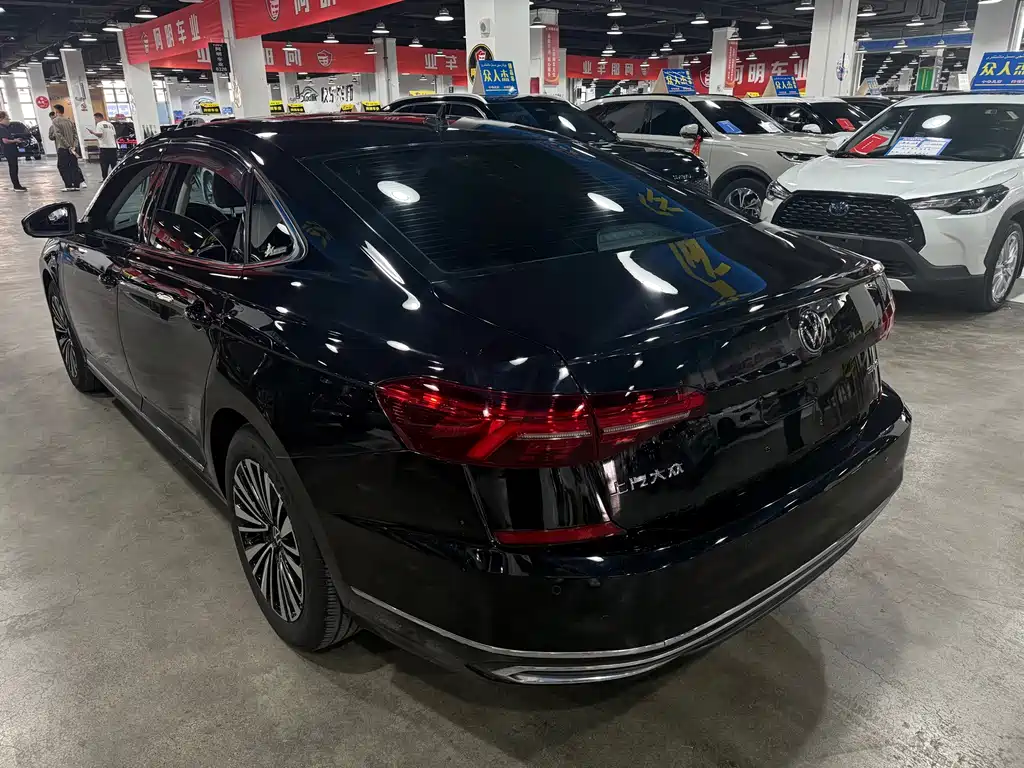 Volkswagen Passat — фото 9