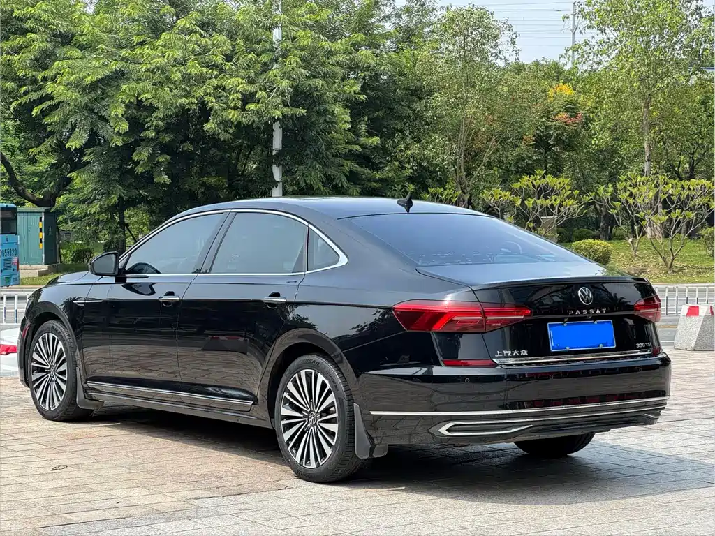 Volkswagen Passat — фото 4