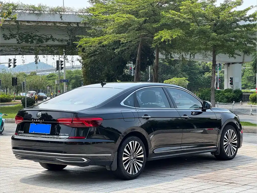 Volkswagen Passat — фото 6