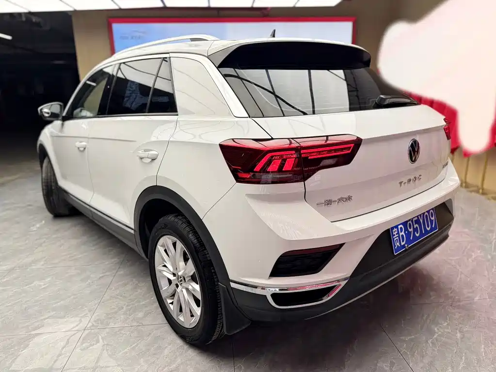 Volkswagen T-Roc — фото 7