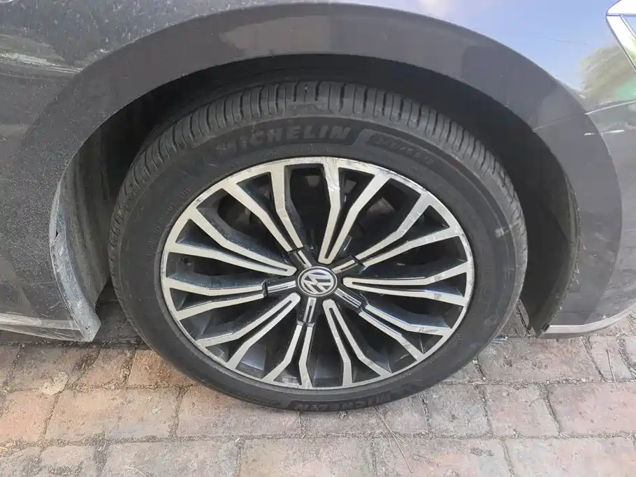 Volkswagen Phideon — фото 6