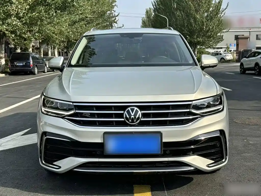 Volkswagen Tiguan L — фото 3