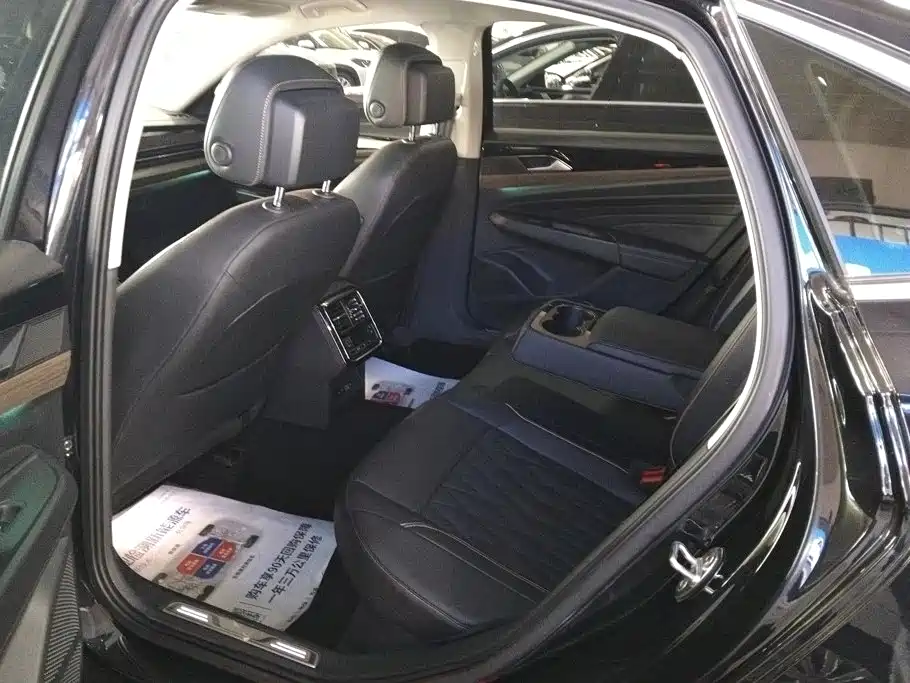Volkswagen Passat — фото 11