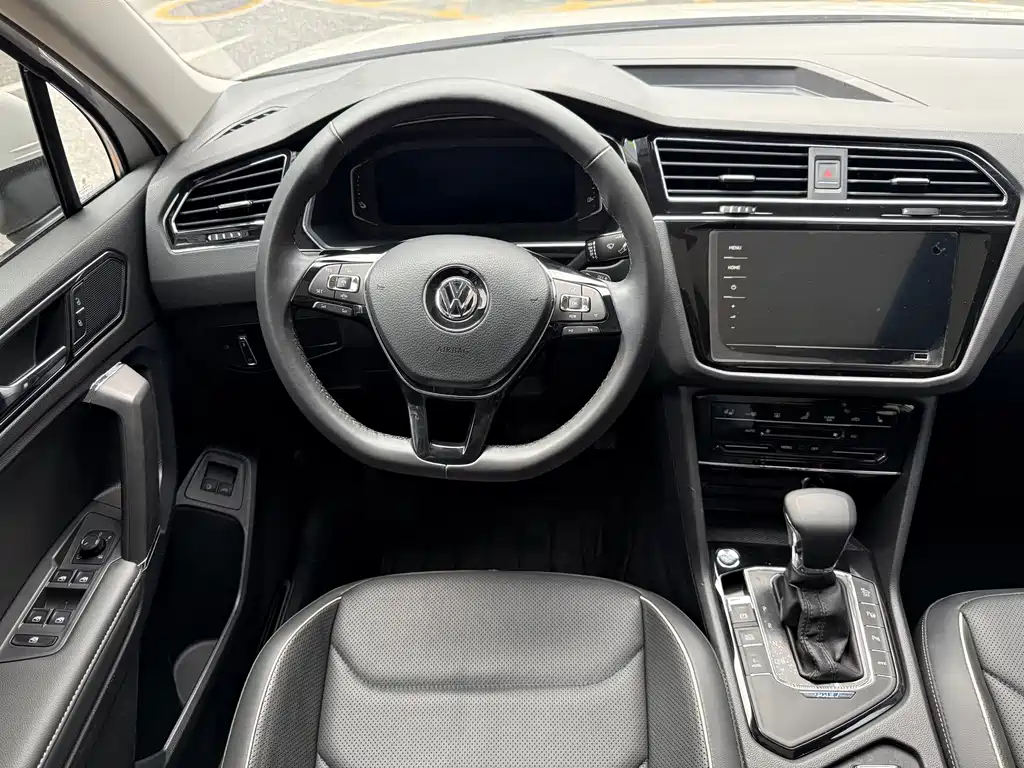 Volkswagen Tiguan L PHEV — фото 14