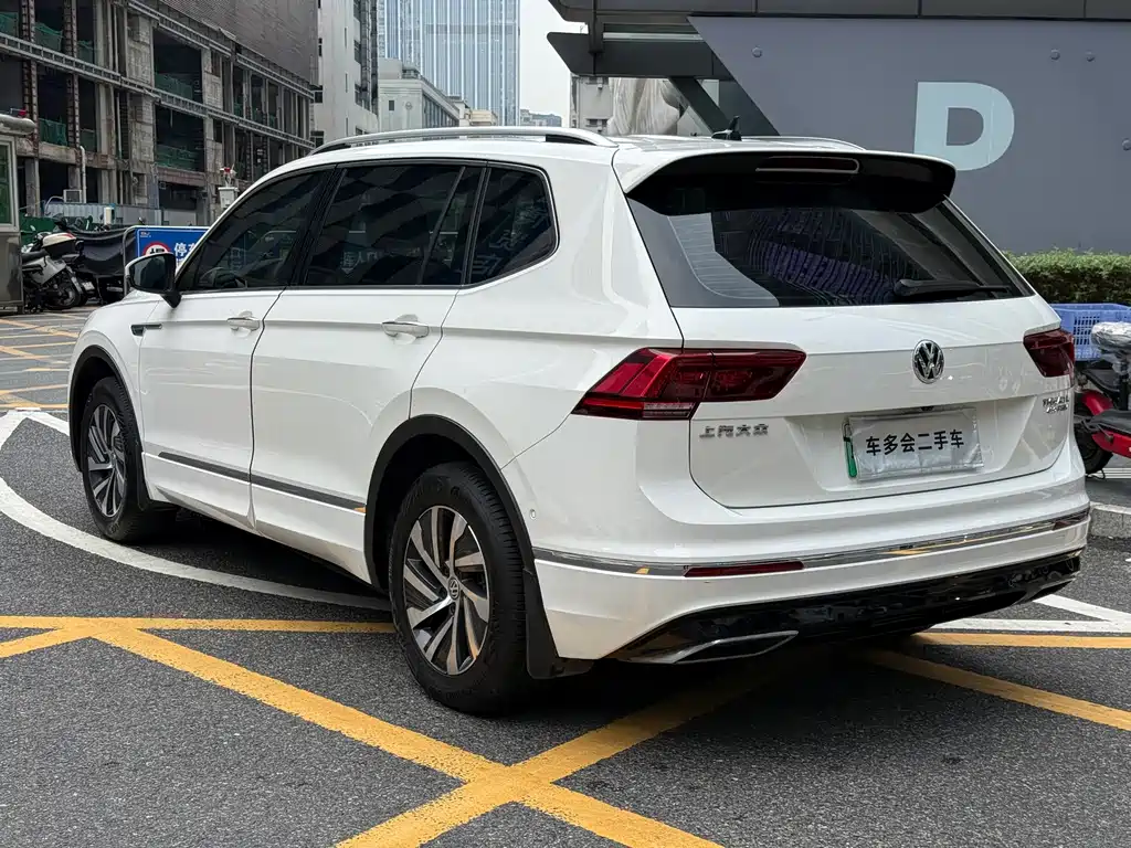 Volkswagen Tiguan L PHEV — фото 4