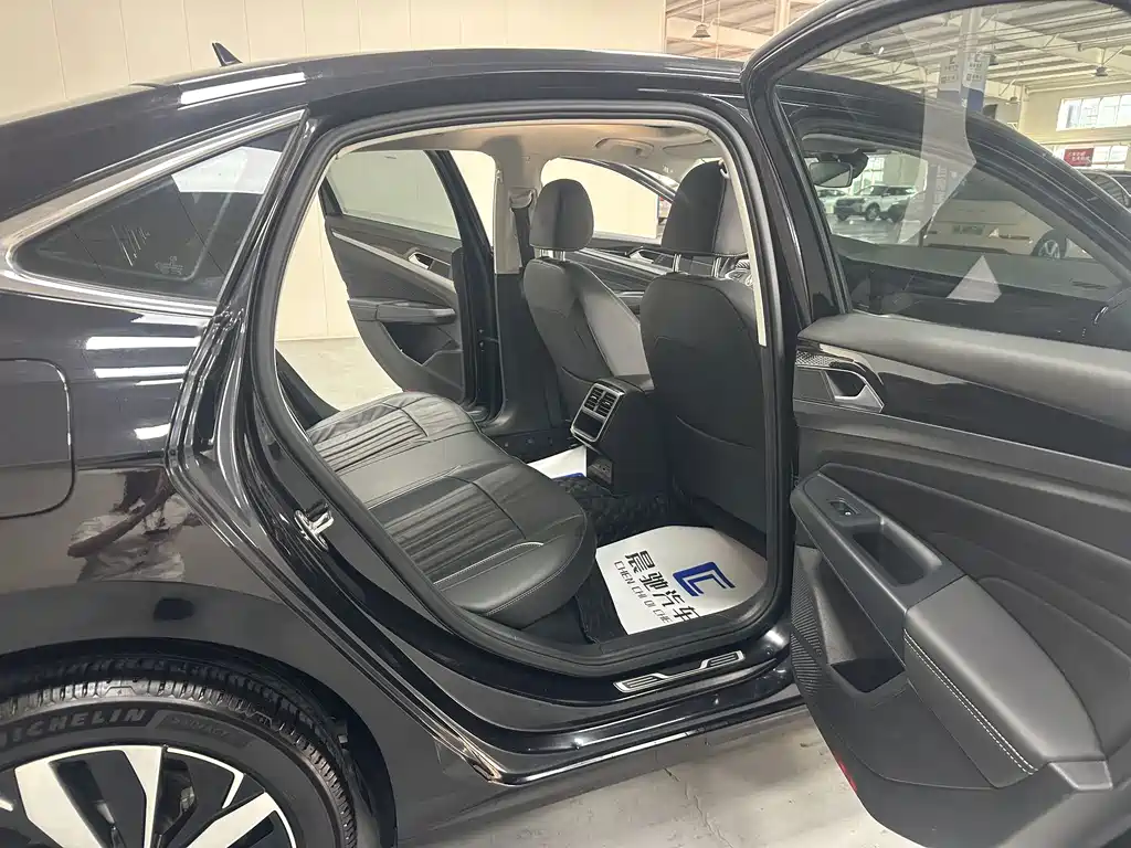 Volkswagen Passat — фото 14