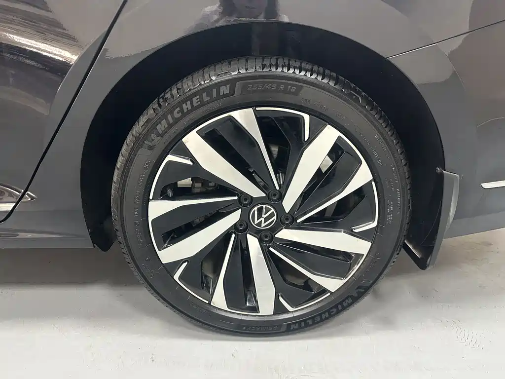 Volkswagen Passat — фото 18