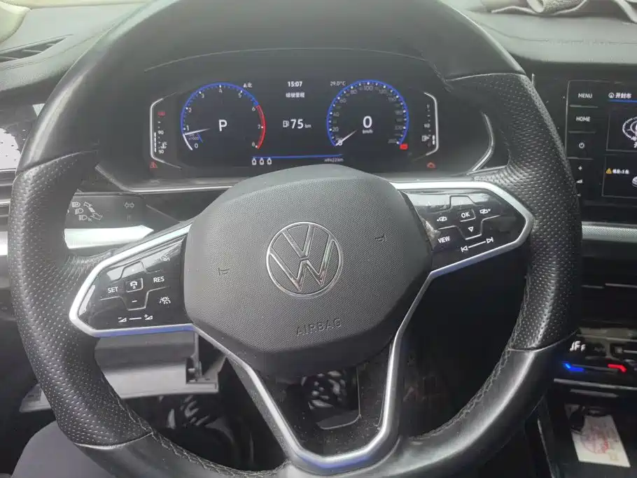 Volkswagen Passat — фото 15