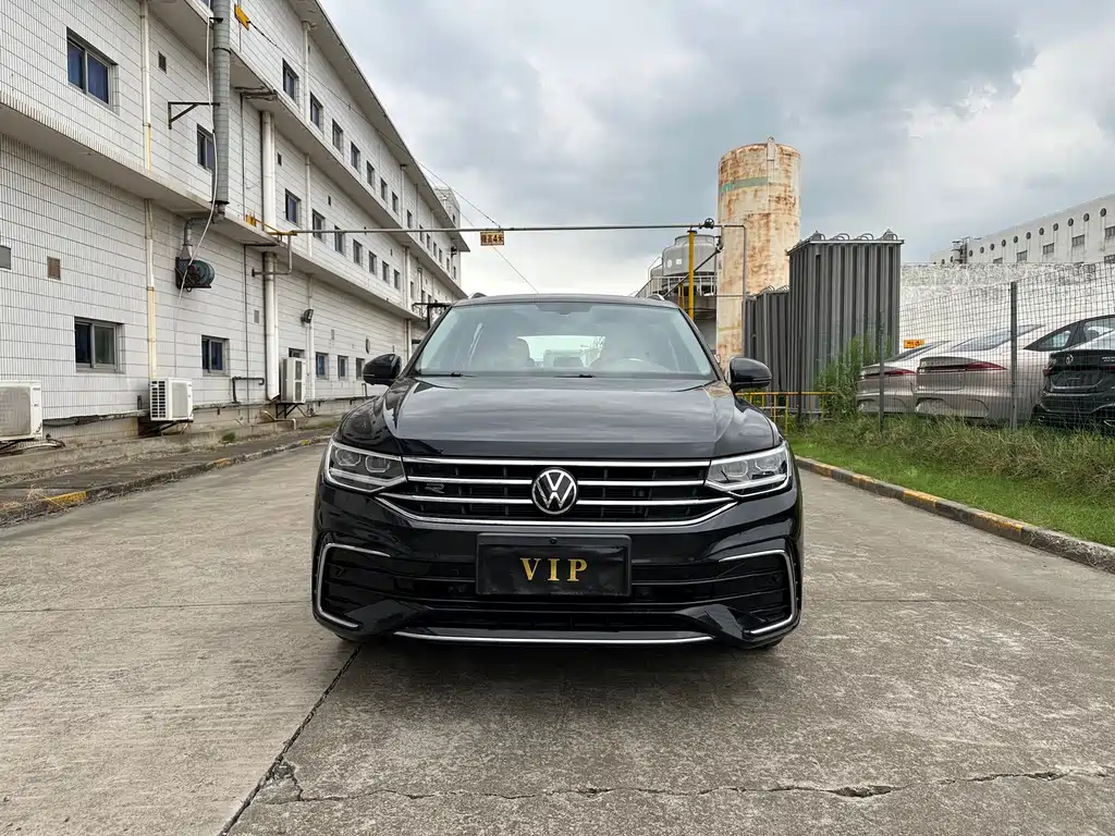 Volkswagen Tiguan L — фото 2