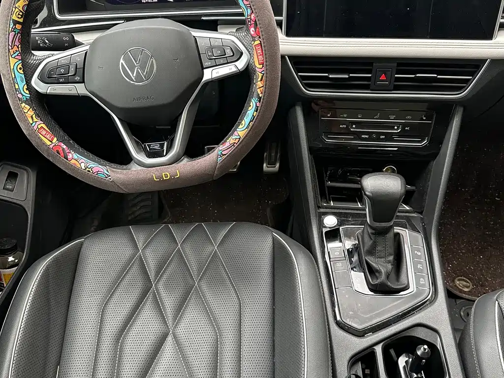 Volkswagen Tiguan L — фото 11