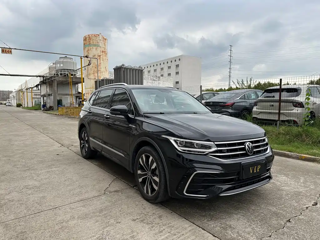 Volkswagen Tiguan L — фото 3
