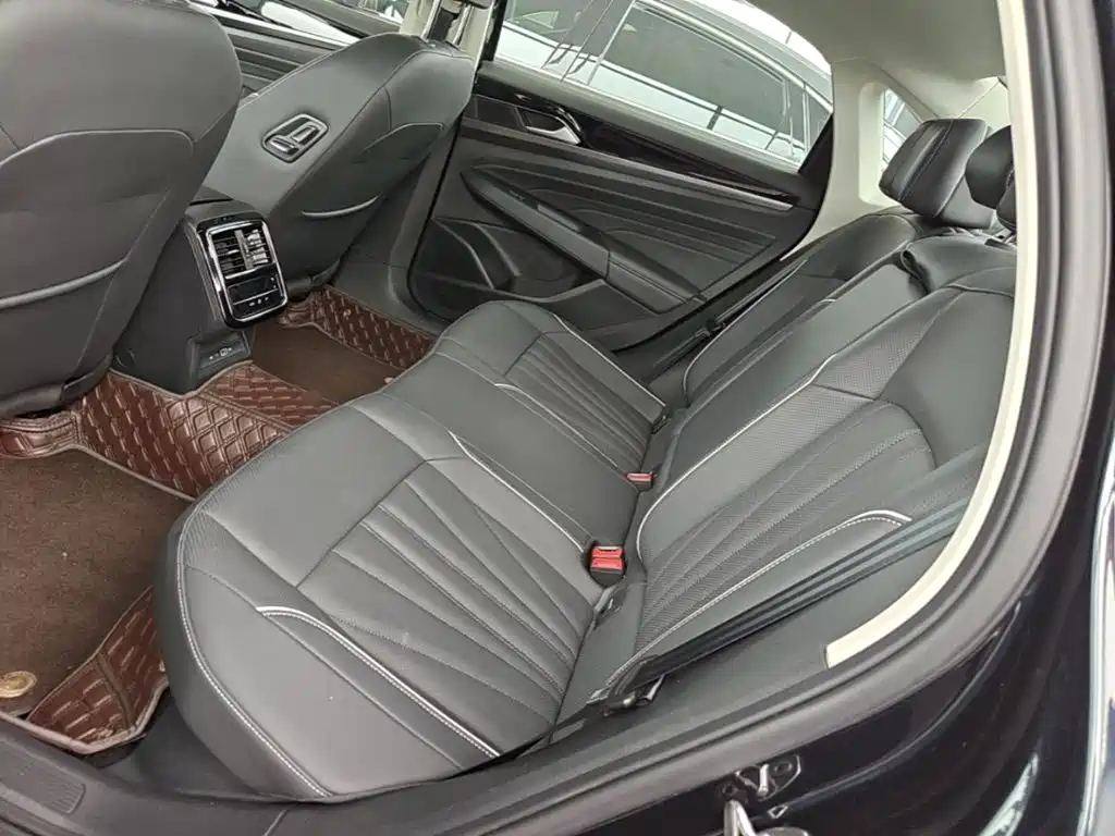 Volkswagen Passat — фото 17