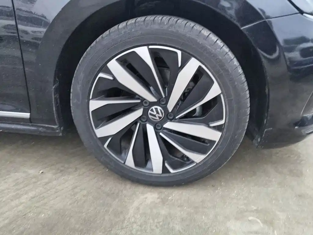 Volkswagen Passat — фото 24