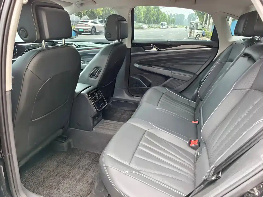 Volkswagen Passat — фото 6
