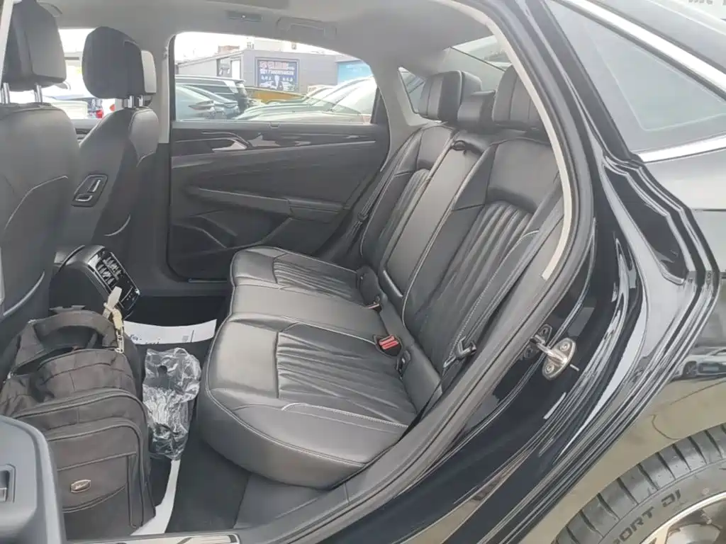Volkswagen Passat — фото 13