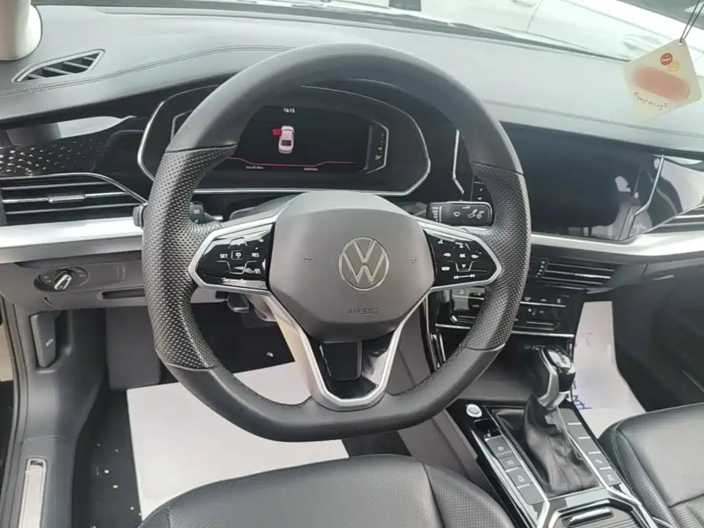 Volkswagen Passat — фото 7