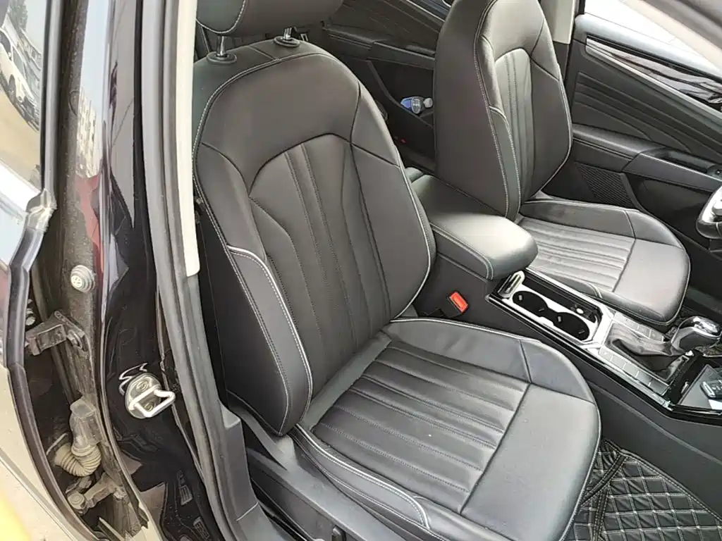 Volkswagen Passat — фото 20