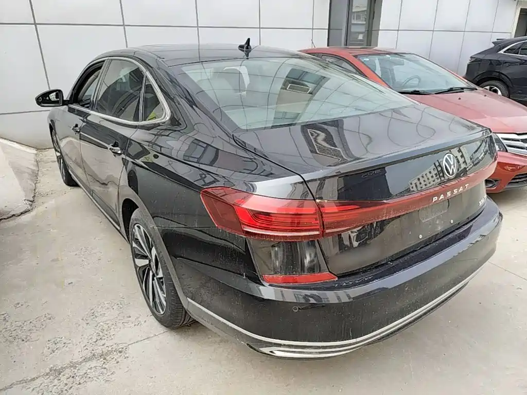 Volkswagen Passat — фото 23