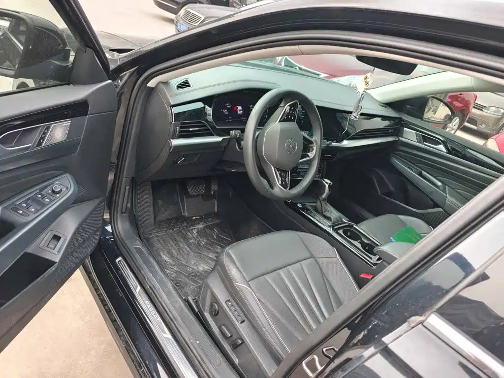 Volkswagen Passat — фото 8