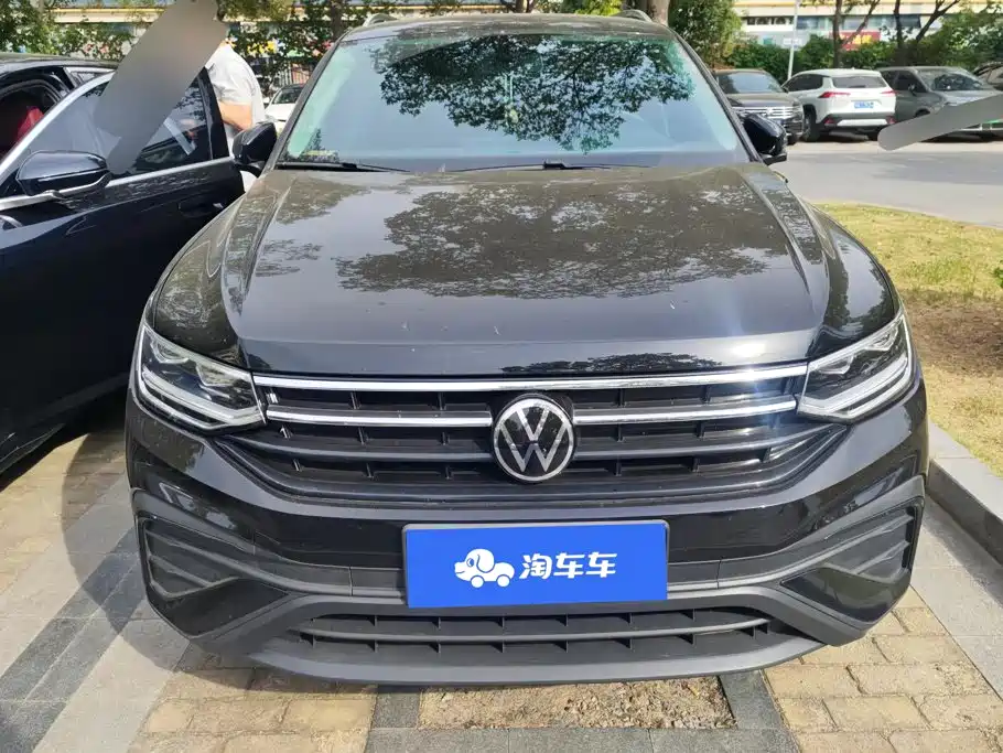 Volkswagen Tiguan L — фото 2