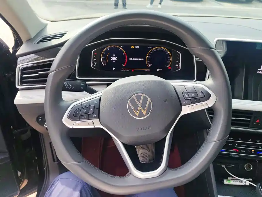 Volkswagen Tiguan L — фото 15