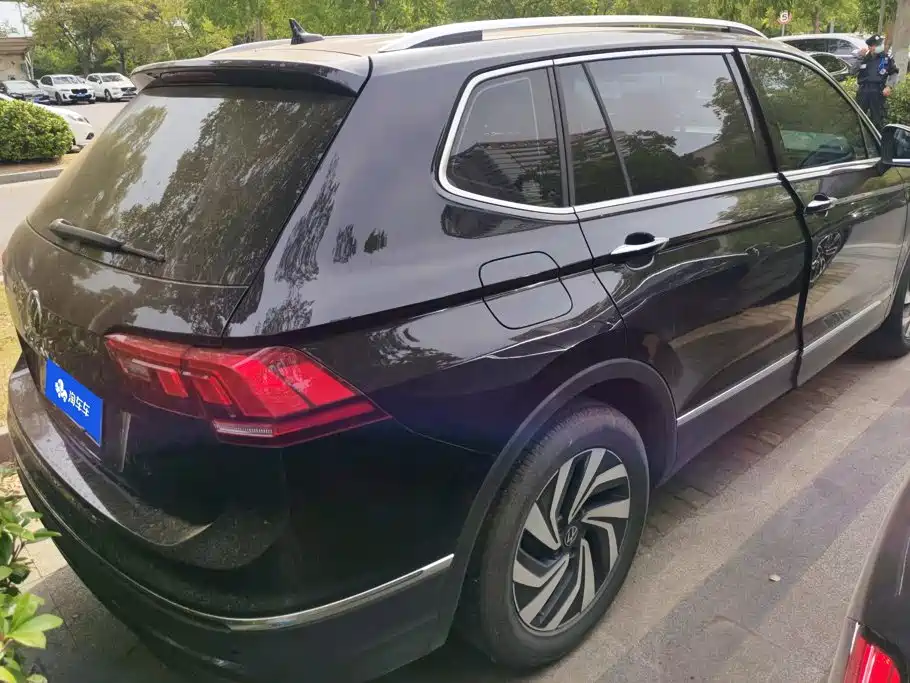 Volkswagen Tiguan L — фото 3