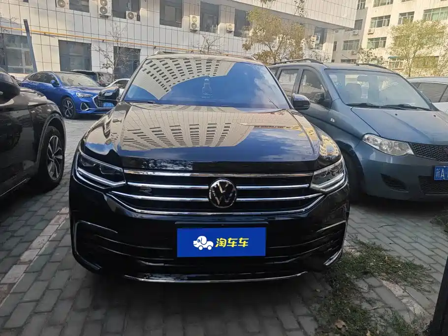 Volkswagen Tiguan L — фото 2
