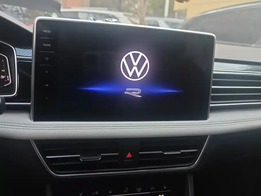 Volkswagen Tiguan L — фото 13