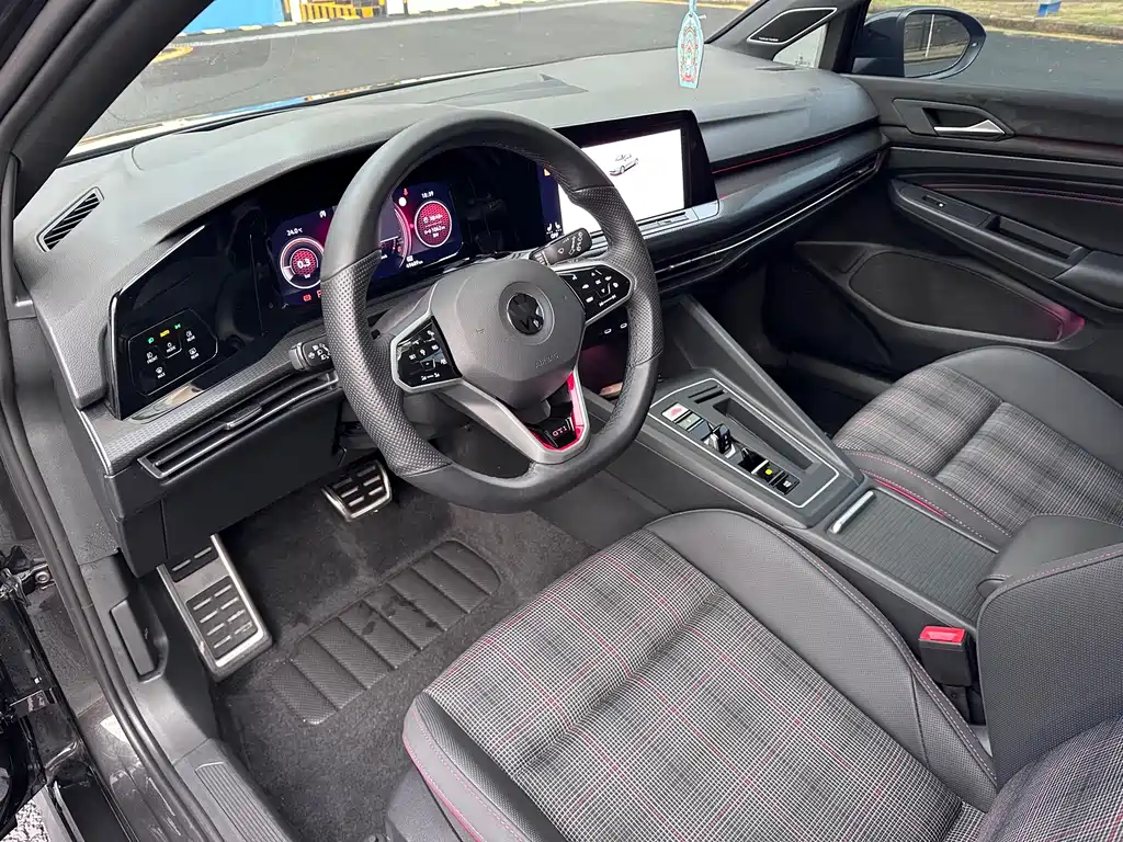 Volkswagen Golf GTI — фото 7