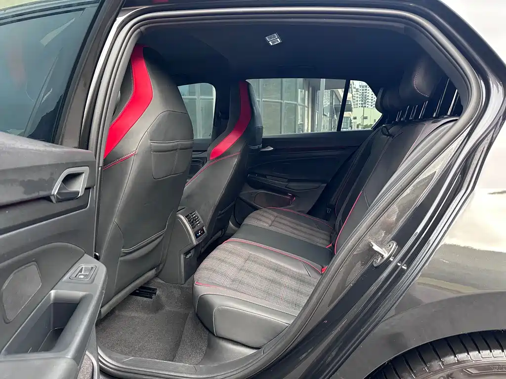 Volkswagen Golf GTI — фото 8