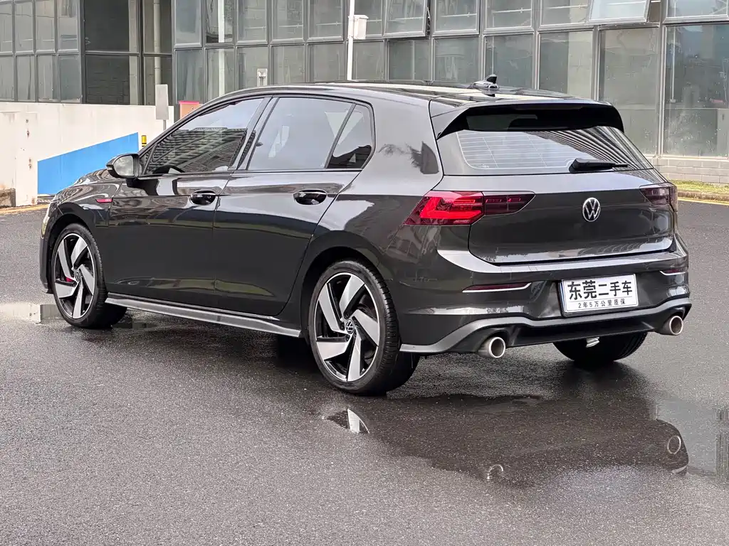 Volkswagen Golf GTI — фото 10