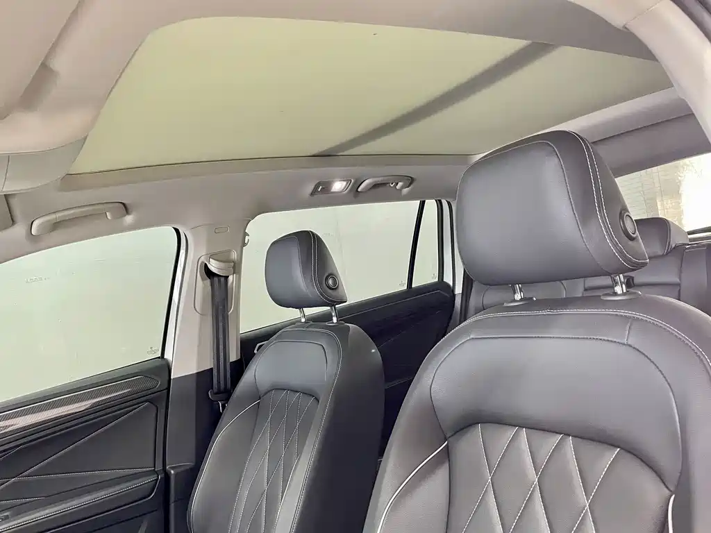 Volkswagen Tiguan L — фото 11
