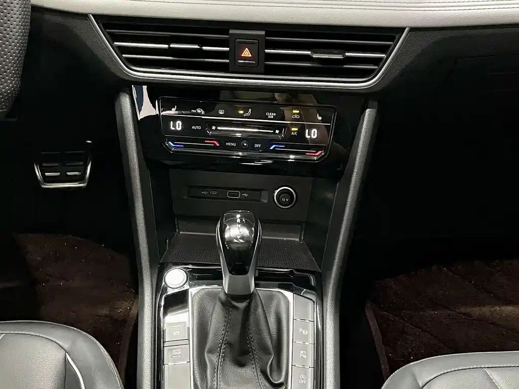 Volkswagen Tiguan L — фото 14
