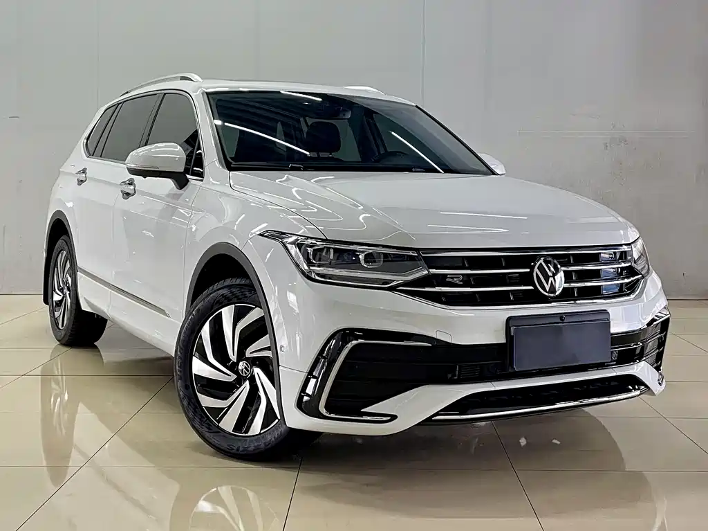 Volkswagen Tiguan L — фото 3
