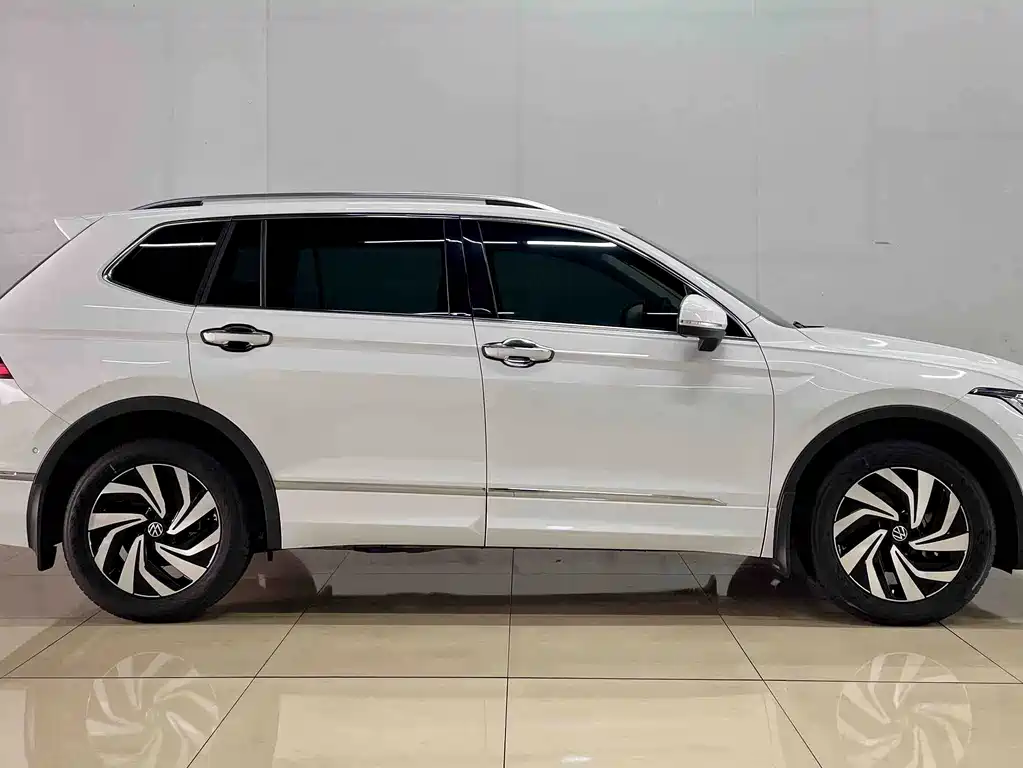Volkswagen Tiguan L — фото 4