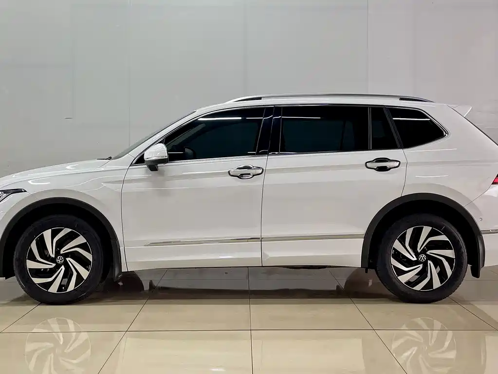 Volkswagen Tiguan L — фото 5