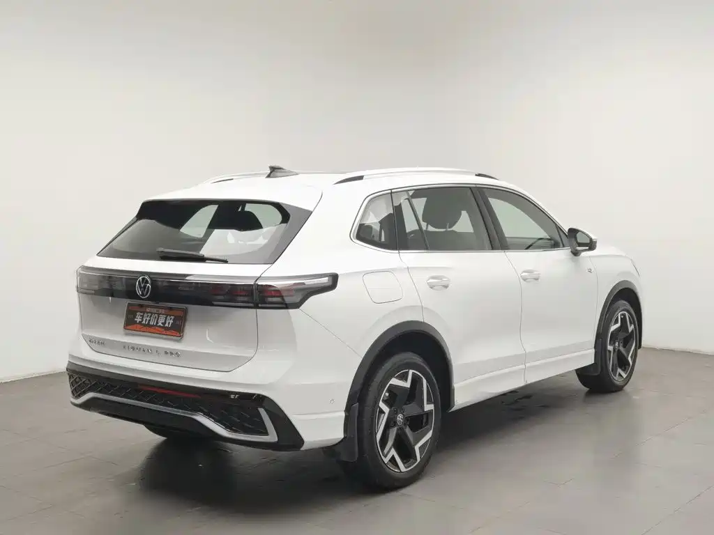 Volkswagen Tiguan L — фото 2