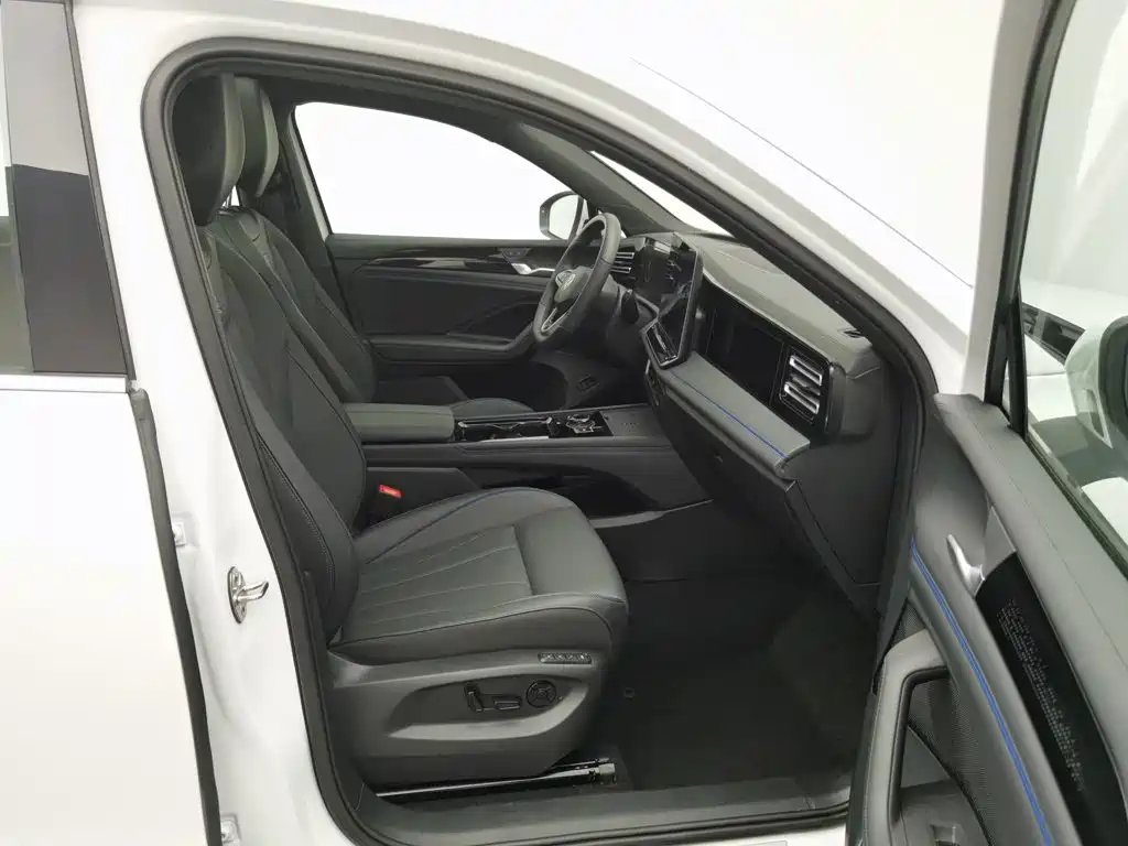 Volkswagen Tiguan L — фото 23
