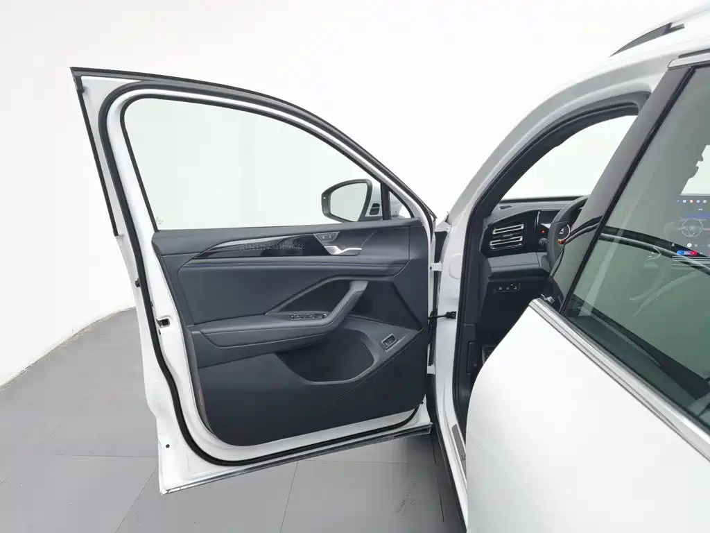 Volkswagen Tiguan L — фото 8