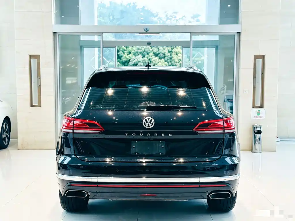 Volkswagen Touareg — фото 8