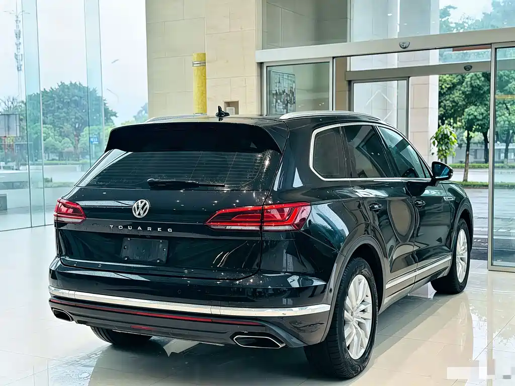 Volkswagen Touareg — фото 9