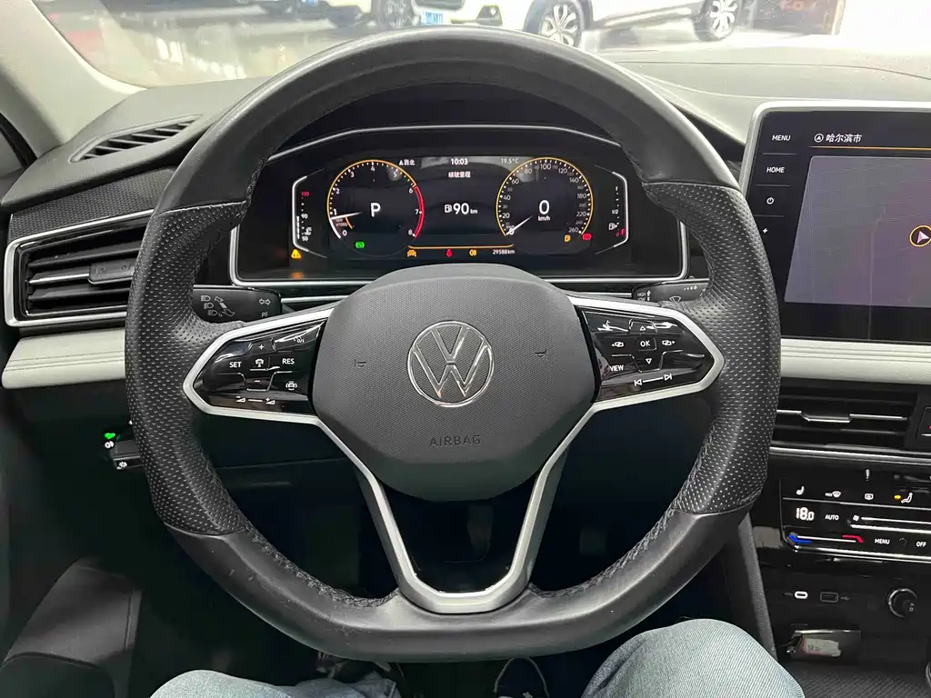Volkswagen Tiguan L — фото 11